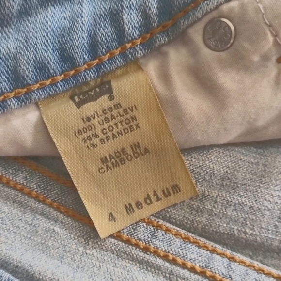 Levi's Jean Shorts - Picture 8 of 8